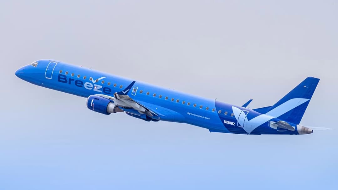 Airline responds as man stealing from snack cart prompts call to police