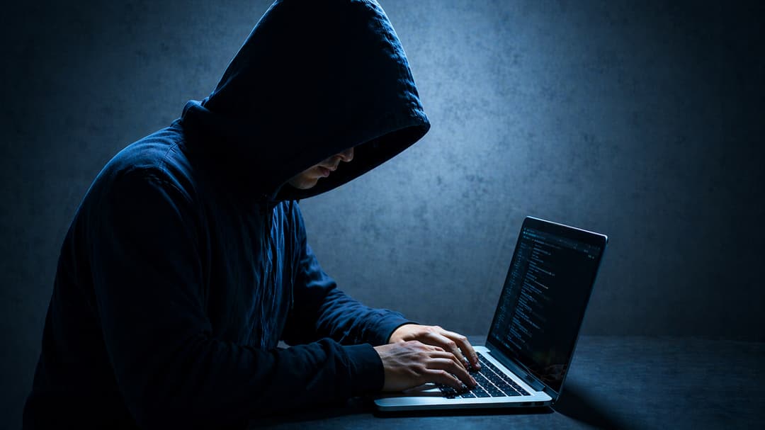 Arrestan a un hombre en Florida por una estafa de malware en videojuegos de 220 mil dólares