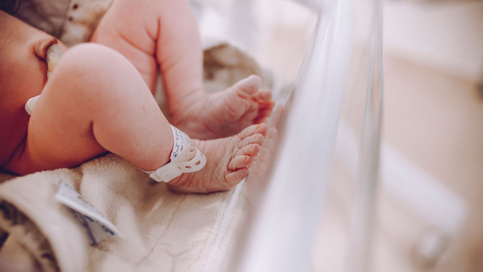 Men swapped at birth 38 years ago sue hospital tras DNA test revela truth