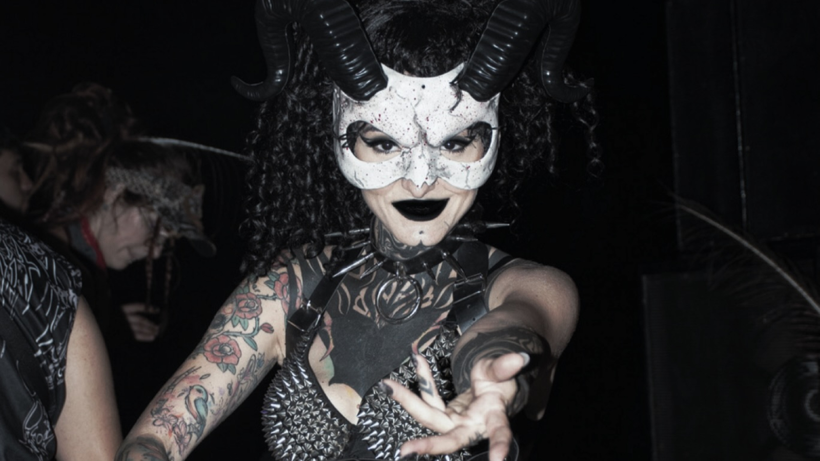 Influencer gótica Miss Tattoo y su novio asesinados a tiros en Brasil