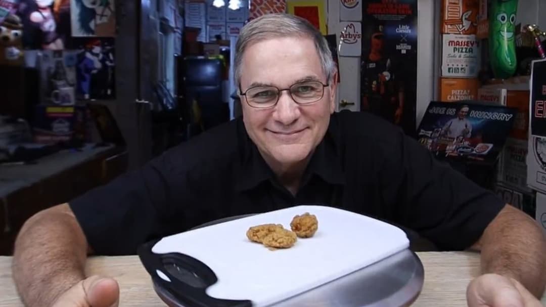 Revisión de Pollo Popcorn de KFC de Joe Is Hungry se vuelve viral