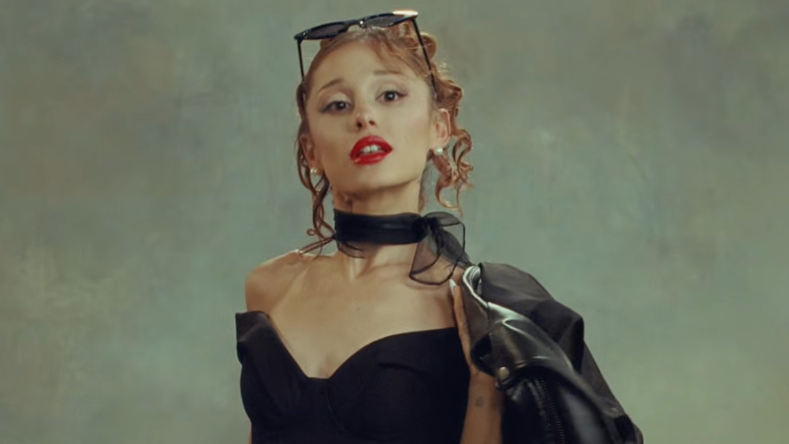 Ariana Grande se toma un descanso de la vida pública debido a la 'constante escrutinio'