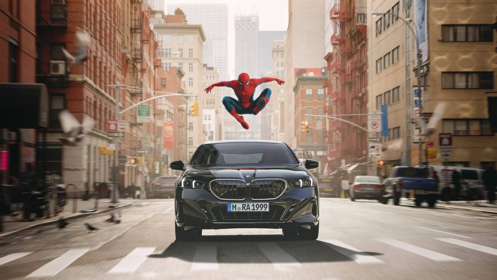 Anuncio de Spider-Man en BMW rompe promesa de no mostrar publicidad en paneles de control