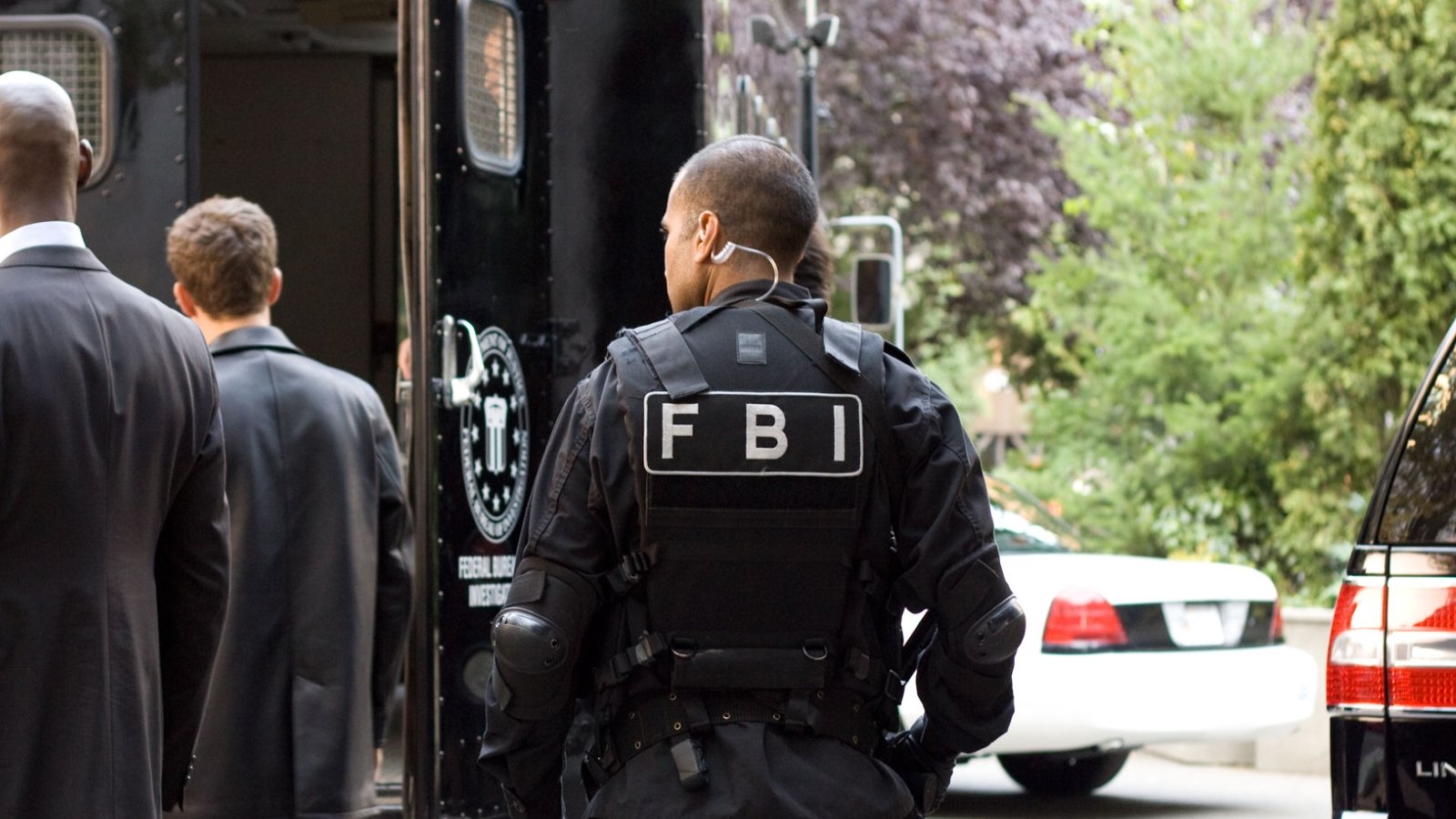 Polemica fuerte alrededor de Man / FBI