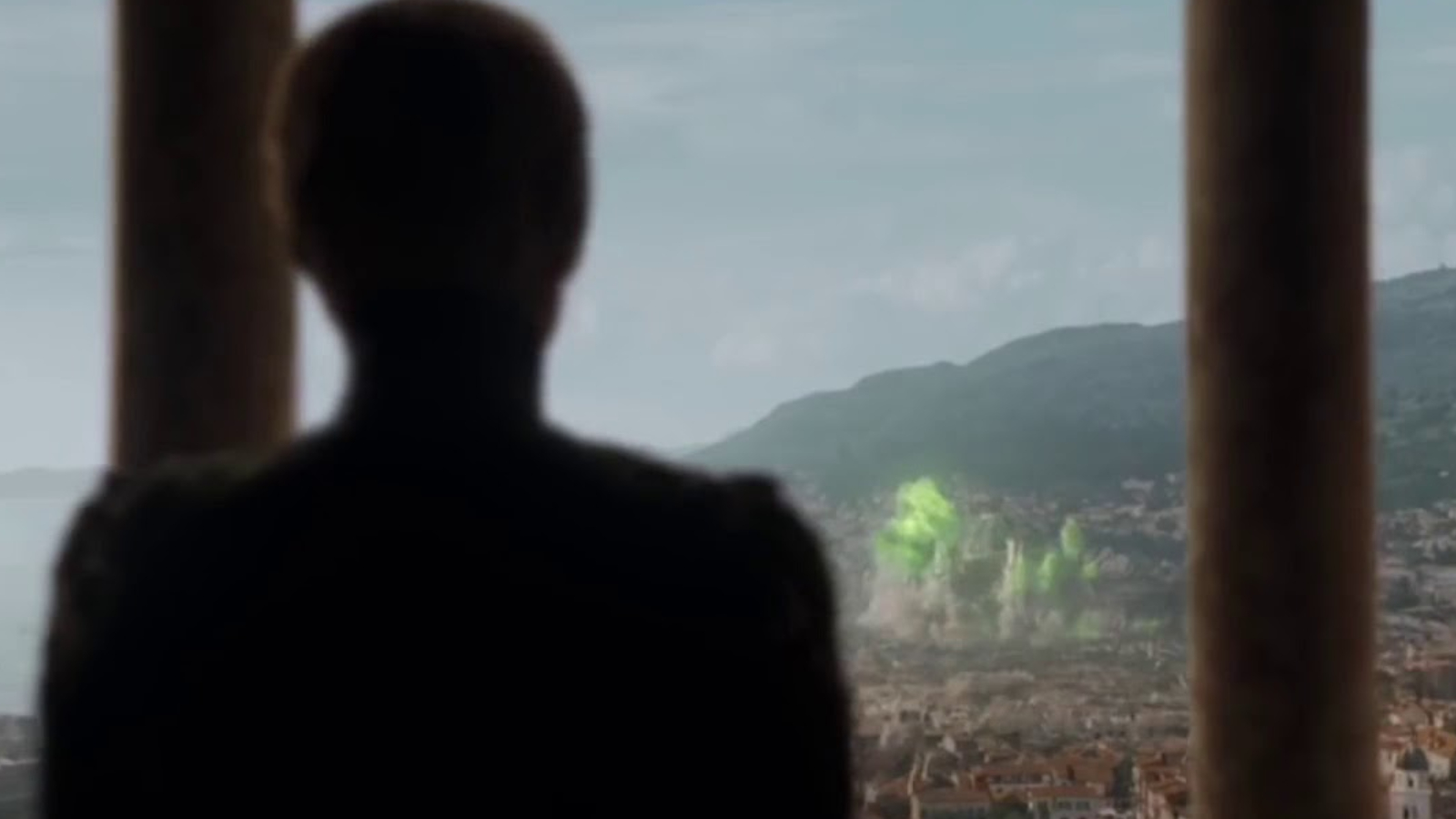 Woman arrestado tras posting juego of Thrones GIF sues city tras losing $121K job